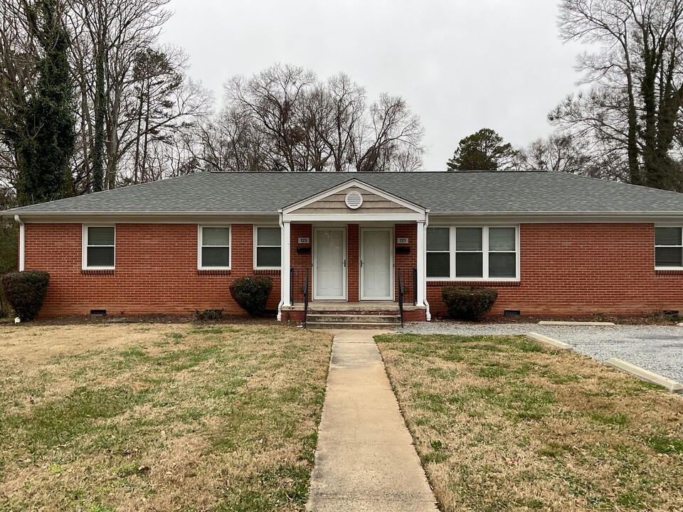 125 N Edgemont Ave in Gastonia, NC - Building Photo