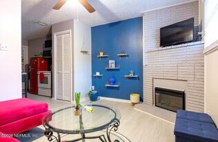 8037 Parental Cir in Jacksonville, FL - Building Photo