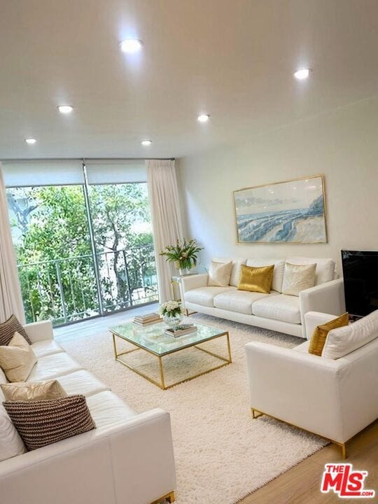 11645 Montana Ave in Los Angeles, CA - Building Photo - Building Photo