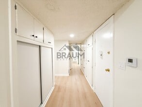 5252 Hermitage Ave in Los Angeles, CA - Foto de edificio - Building Photo