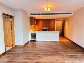 1555 Kapiolani Blvd in Honolulu, HI - Building Photo