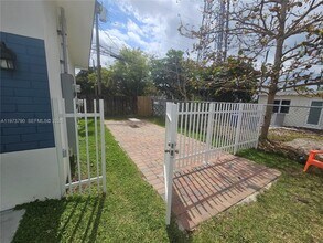 6130 Grant St in Hollywood, FL - Building Photo - Building Photo