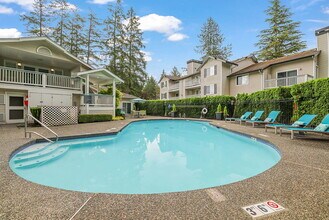 The Trails of Redmond in Redmond, WA - Foto de edificio - Building Photo