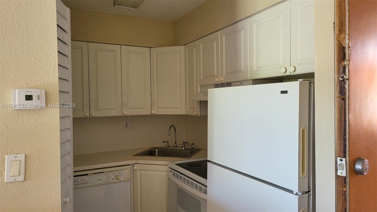 5199 NW 7th St-Unit -611 in Miami, FL - Building Photo