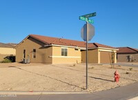 650 Vista Del Rio Ct in Wickenburg, AZ - Foto de edificio - Building Photo