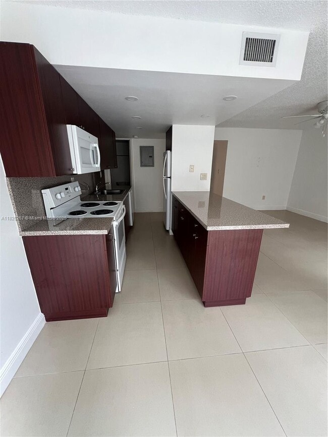 9310 W Flagler St in Miami, FL - Building Photo - Building Photo