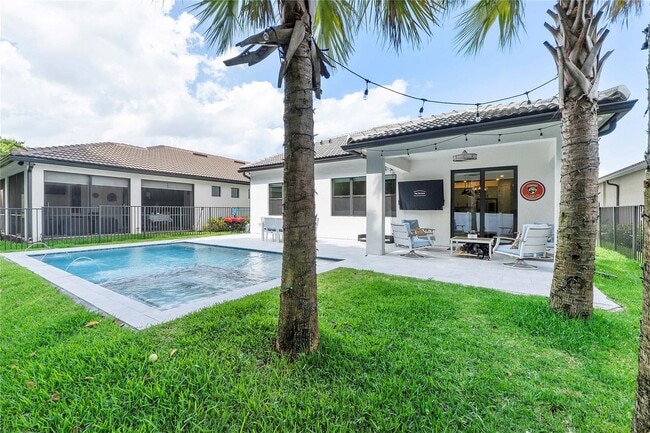 7641 NW 84th Ln in Tamarac, FL - Building Photo - Building Photo