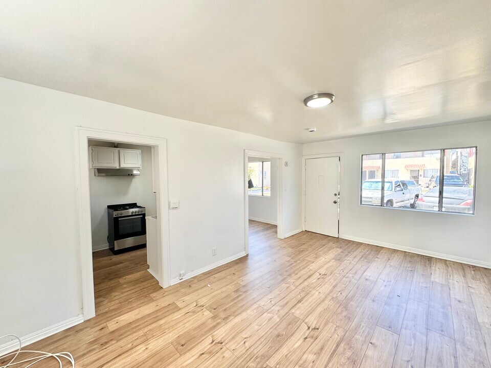1415 N Hobart Blvd in Los Angeles, CA - Building Photo