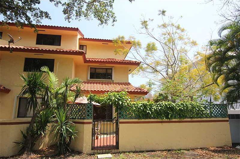 5750 Turin St in Coral Gables, FL - Building Photo