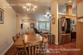 1318 Andy Griffith Dr in Grants Pass, OR - Building Photo - Building Photo