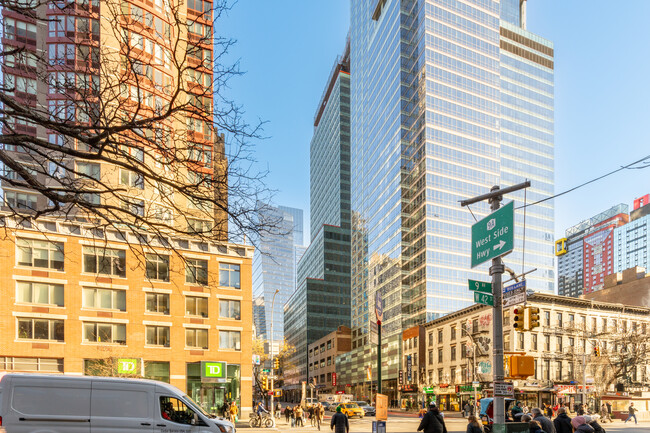 330 W 42nd St in New York, NY - Foto de edificio - Building Photo