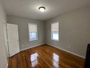 25 Business St, Unit 1 in Boston, MA - Foto de edificio - Building Photo