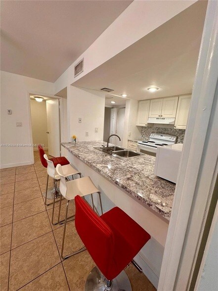 property at 8120 Geneva Ct