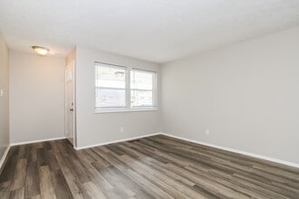 1018 Ledro St in Cincinnati, OH - Building Photo - Building Photo