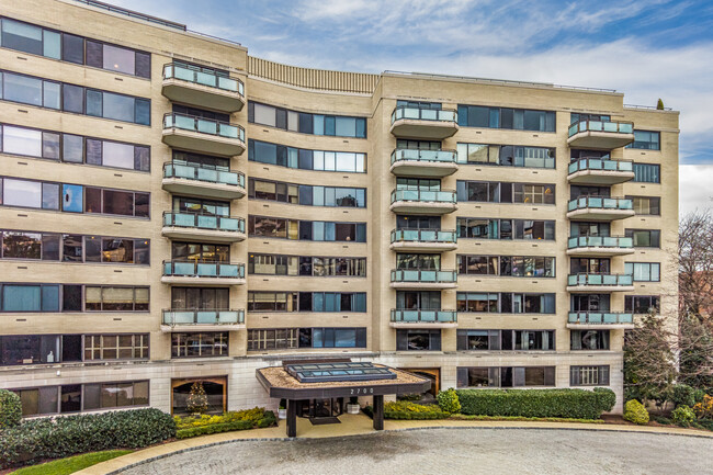 Shoreham West Cooperative in Washington, DC - Foto de edificio - Building Photo