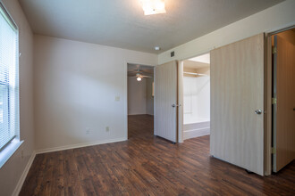 Z - Chapel Ridge in Jackson, MS - Building Photo - Interior Photo