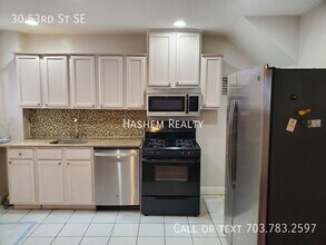 30 53rd St SE in Washington, DC - Foto de edificio - Building Photo