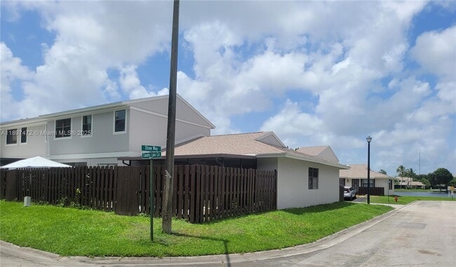 5318 Tennis Ln in Delray Beach, FL - Building Photo - Building Photo