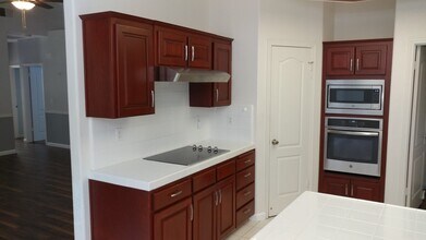 2153 E Poppy Hills Dr in Fresno, CA - Building Photo - Building Photo