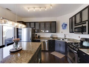 3000 Raleigh Ave-Unit -403 in Minneapolis, MN - Foto de edificio - Building Photo