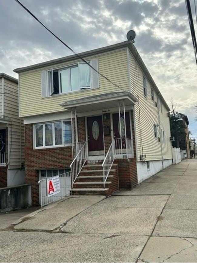 property at 22 E 18th St