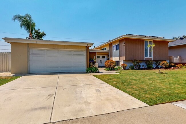 2622 E Ames Cir in Anaheim, CA - Building Photo - Building Photo