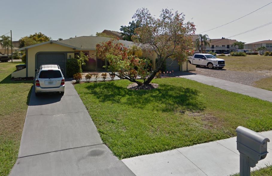 4341 Country Club Blvd in Cape Coral, FL - Foto de edificio
