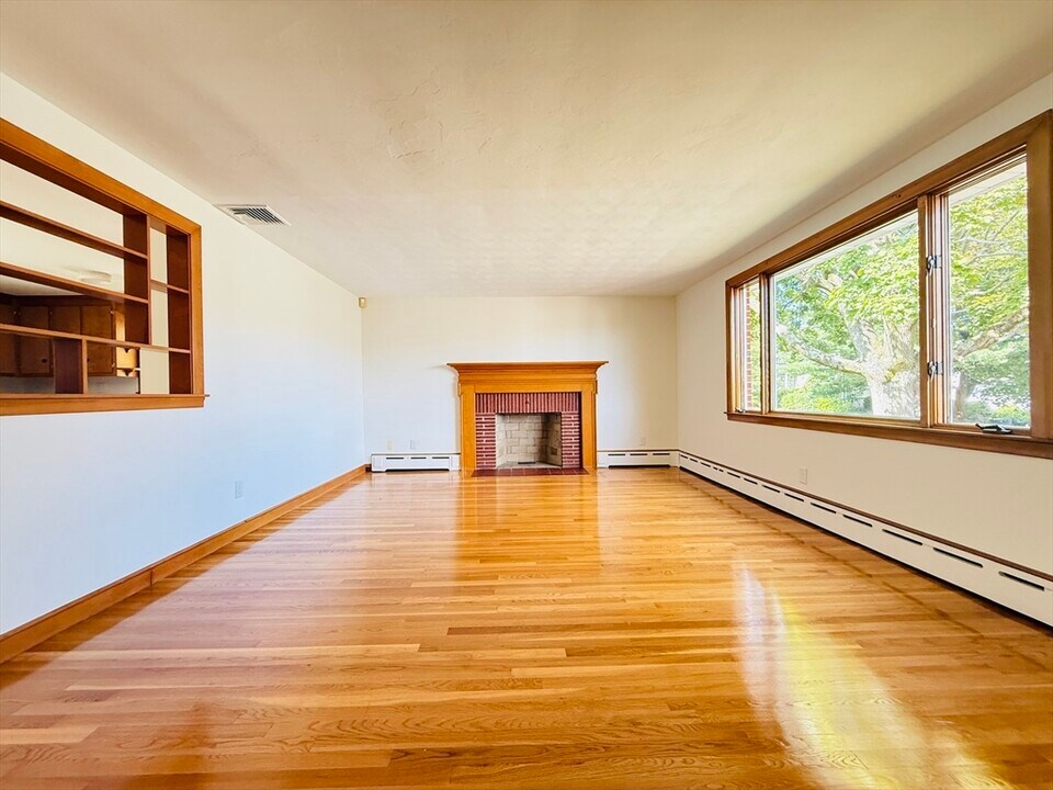 30 Gardner St in Newton, MA - Building Photo