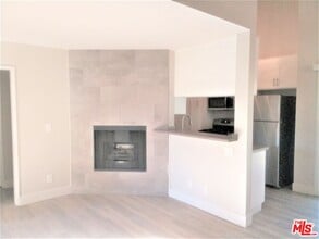 11230 Camarillo St-Unit -201 in Los Angeles, CA - Building Photo - Building Photo