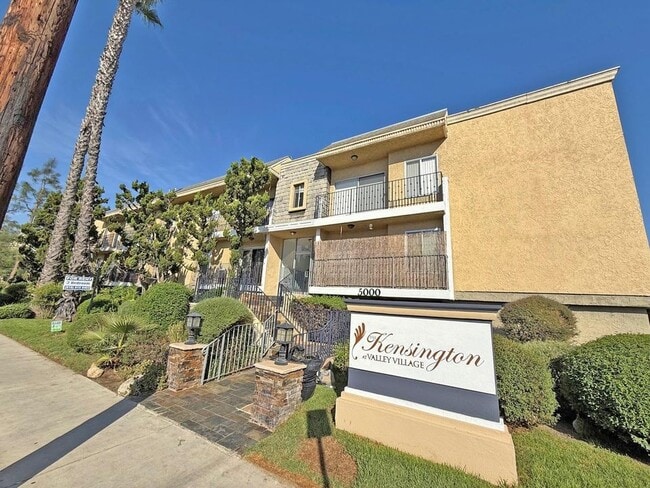 5000 Whitsett Ave in Los Angeles, CA - Building Photo - Building Photo