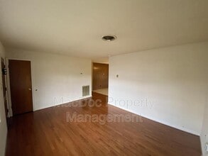 304 Stratford Ave in Fredericksburg, VA - Foto de edificio - Building Photo