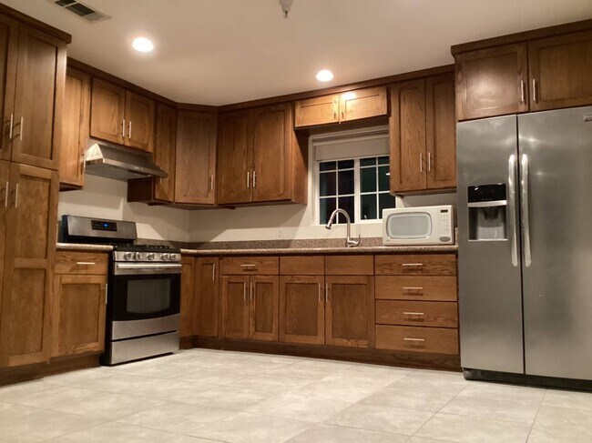 723 1/2 N Kingsley Dr, Unit 723 N Kingsley - 4 Beds