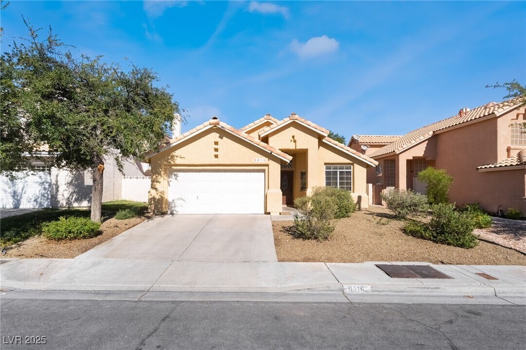 9216 Sun Rose Ave in Las Vegas, NV - Building Photo
