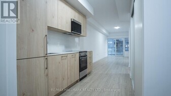 7439 Kingston Rd in Toronto, ON - Building Photo