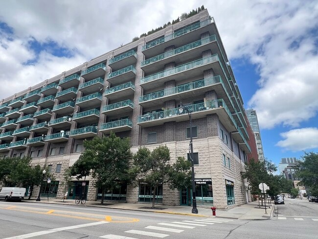 property at 910 W Madison St