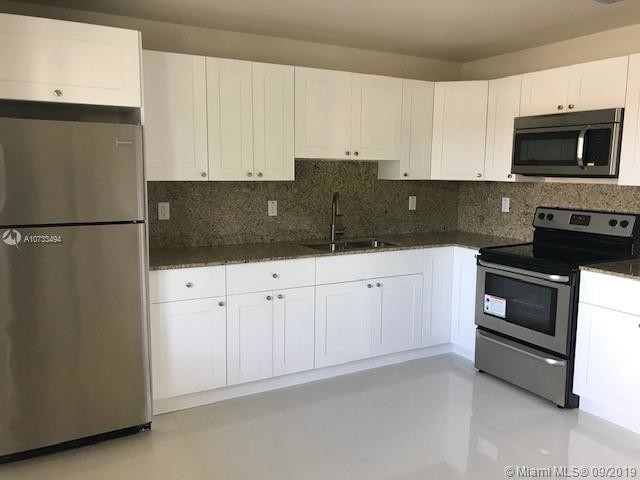 1375 SW 6th St-Unit -2 in Miami, FL - Foto de edificio - Building Photo