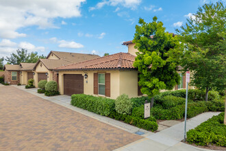 118 Burgess in Irvine, CA - Foto de edificio - Building Photo