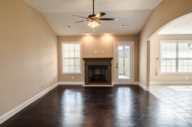 832 Shelton Cir in Clarksville, TN - Building Photo - Building Photo