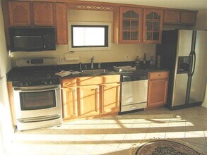5 Clyde St, Unit #1 in Somerville, MA - Building Photo - Building Photo