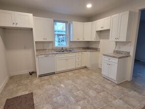 34 E Main St in Brownstown, PA - Building Photo - Building Photo