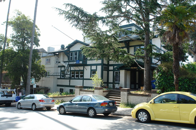 Ridge House in Berkeley, CA - Foto de edificio - Building Photo