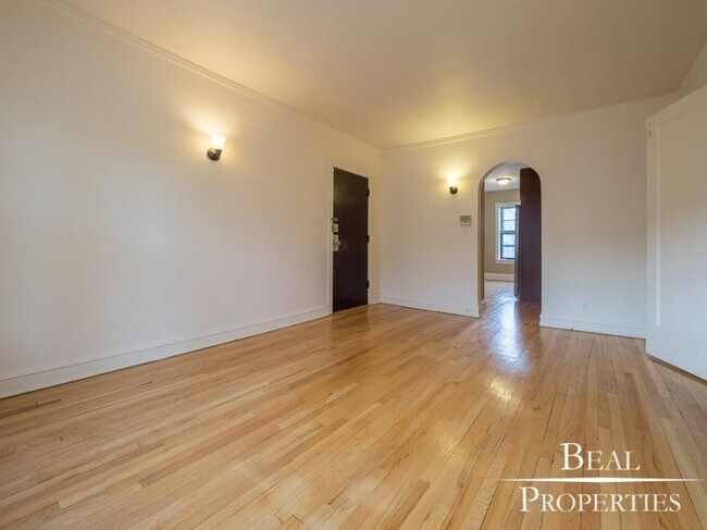 property at 4904 N Hoyne Ave