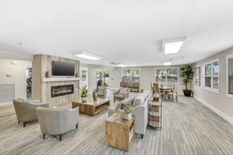 Acclaim at Lake Largo in Largo, MD - Foto de edificio - Building Photo