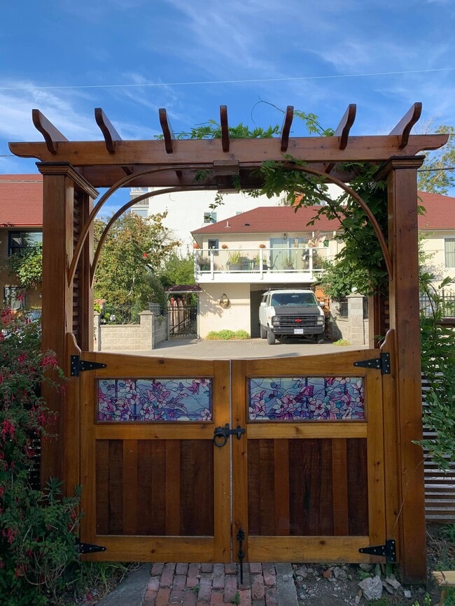 67 Boyd St in Victoria, BC - Building Photo - Building Photo