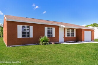 2250 SE Baron St in Fort Pierce, FL - Building Photo - Building Photo