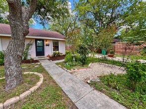 406 Concho St in Lockhart, TX - Building Photo - Building Photo