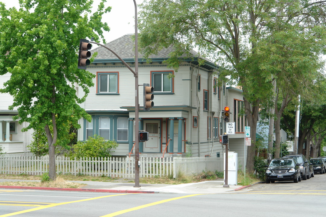 2706 Telegraph Ave in Berkeley, CA - Building Photo