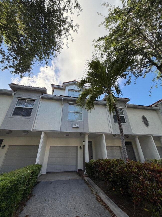 2052 Alta Meadows Ln in Delray Beach, FL - Building Photo - Building Photo