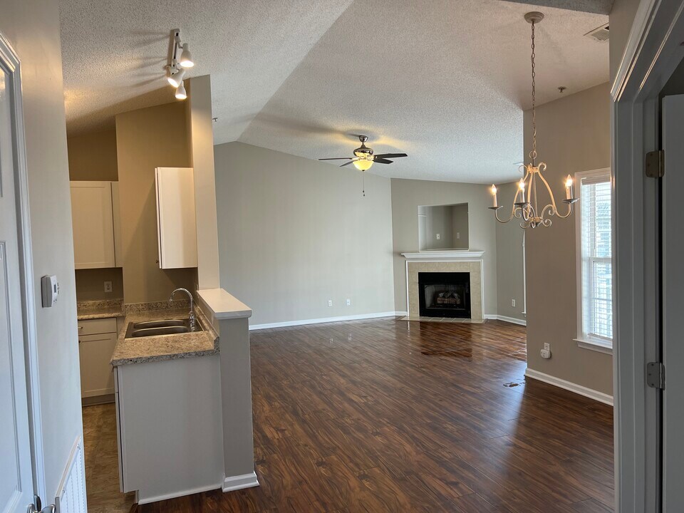 3708 Cotswold Terrace in Greensboro, NC - Building Photo