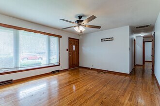 2106 Campbell Dr in Champaign, IL - Building Photo - Building Photo